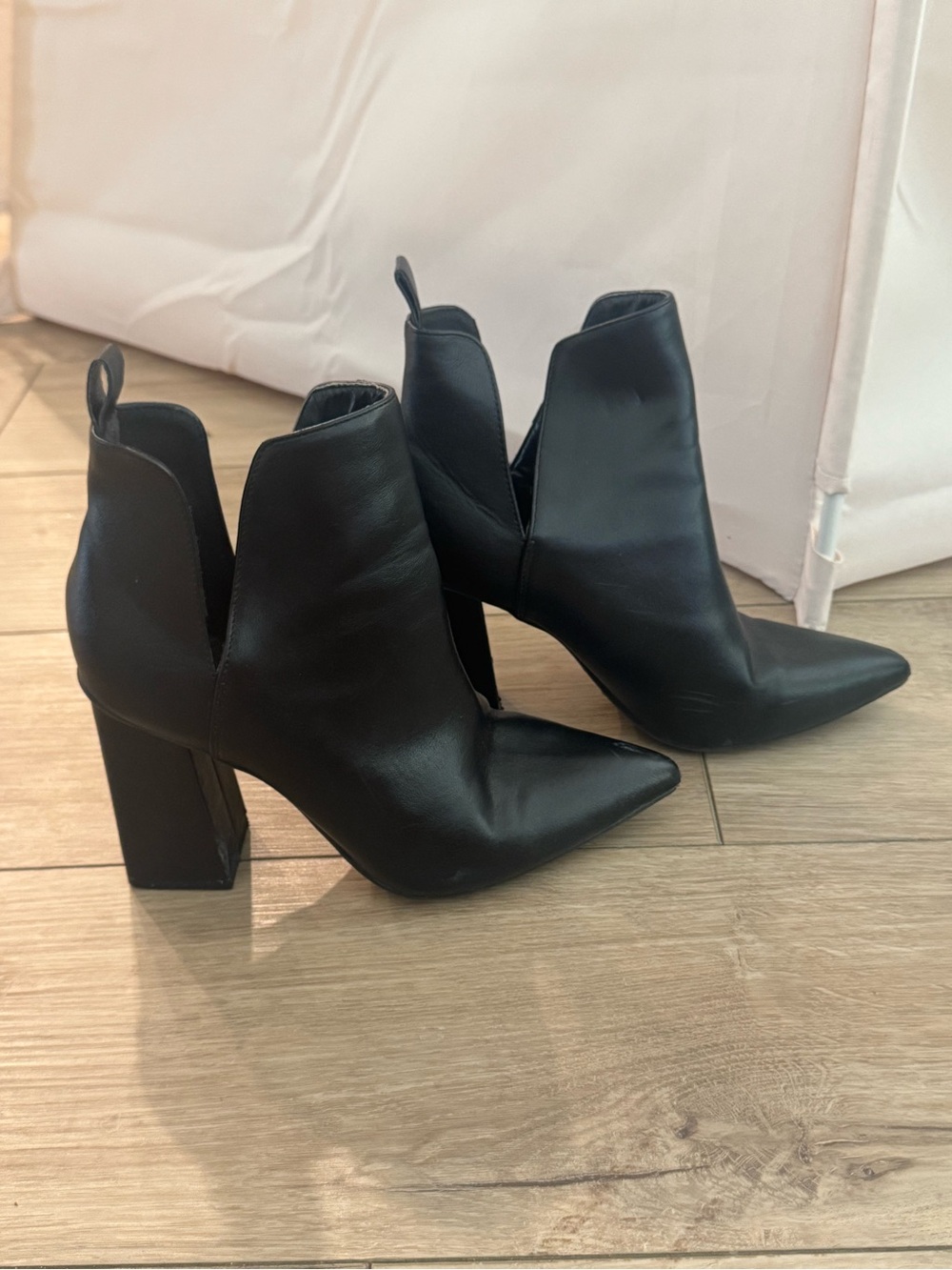 Journee Collection Womens Neima Pointed Toe Block Heel Ankle Booties Size 8 Worn